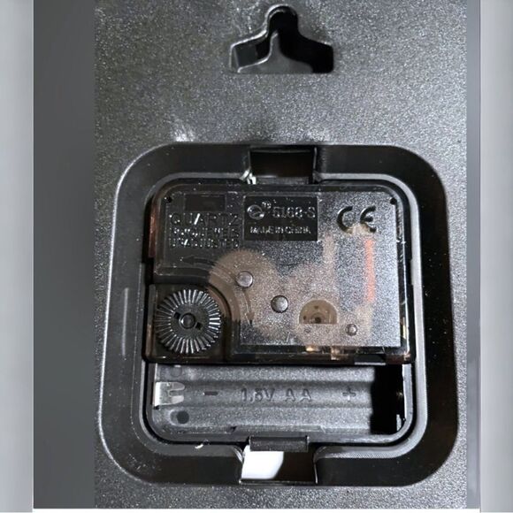 Gorgeous Rose 🌹 Wall Clock l Wall hanging l Battery operated l Hone Decor l NIB - Picture 5 of 10